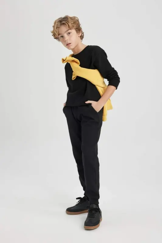 Boys' Basic Jogger Sweatpants in Black - 2