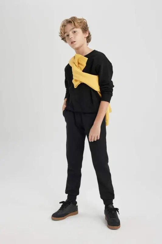 Boys' Basic Jogger Sweatpants in Black - 3