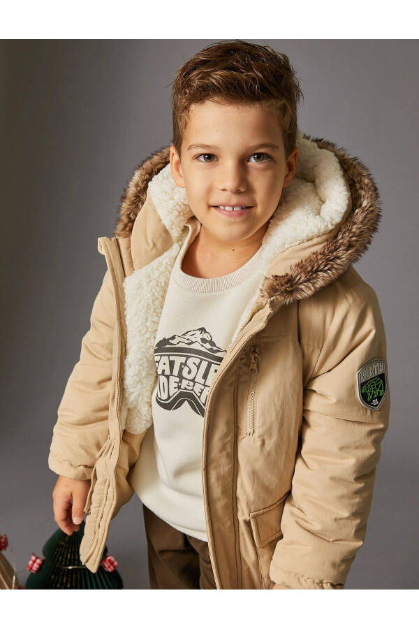 Boys' hooded coat with padded pockets, wind flap, fur lining, zipper. - 2