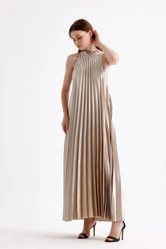 Boyundan Bağlamali Piliseli Dijital Baskili Kolsuz Saten Elbise | Elb34513 Bej-Bej - SENSE