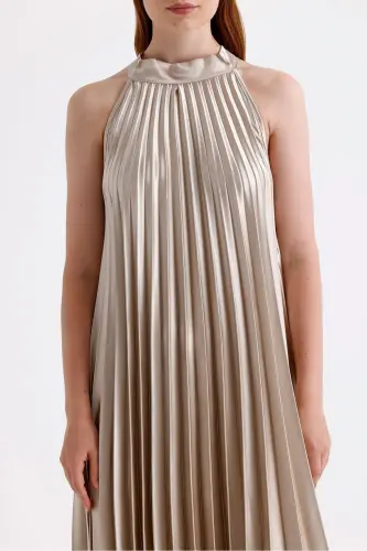 Boyundan Bağlamali Piliseli Dijital Baskili Kolsuz Saten Elbise | Elb34513 Bej-Bej - 4