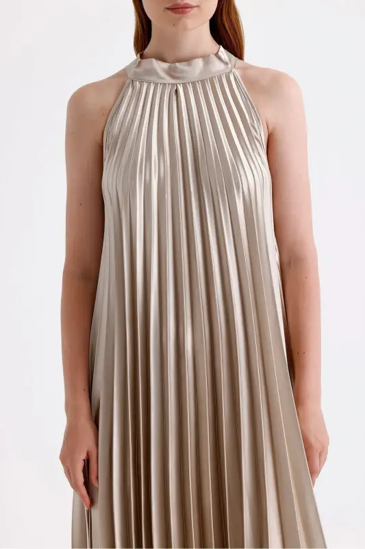 Boyundan Bağlamali Piliseli Dijital Baskili Kolsuz Saten Elbise | Elb34513 Bej-Bej - 4