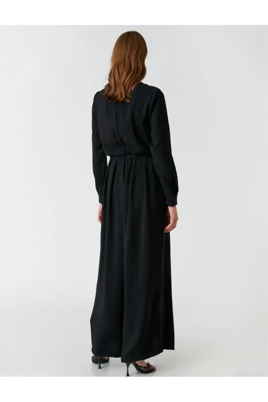 Брючный комбинезон с широкими штанинами и отделкой горловины камнями - 4