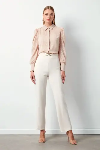 Брюки бежевого цвета с деталями аксессуаров - 1