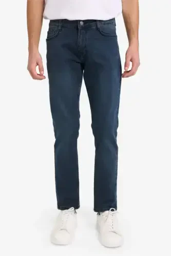 Брюки джинсовые Pedro Slim Fit прямого покроя с зауженными брючинами темно-синего цвета - 4