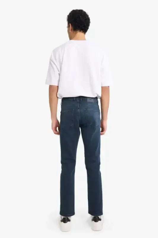 Брюки джинсовые Pedro Slim Fit прямого покроя с зауженными брючинами темно-синего цвета - 6