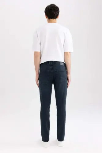 Брюки джинсовые Pedro Slim Fit прямого покроя с зауженными брючинами темно-синего цвета - 7