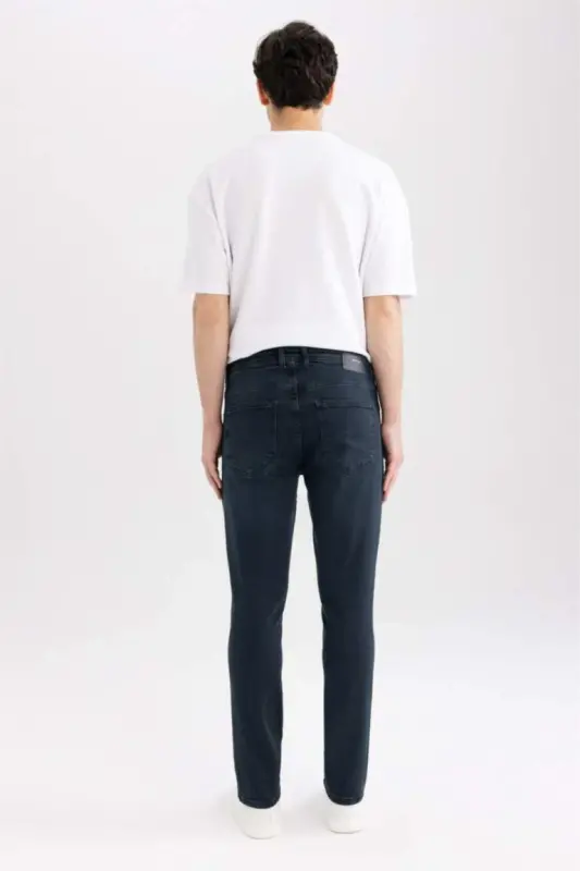 Брюки джинсовые Pedro Slim Fit прямого покроя с зауженными брючинами темно-синего цвета - 7