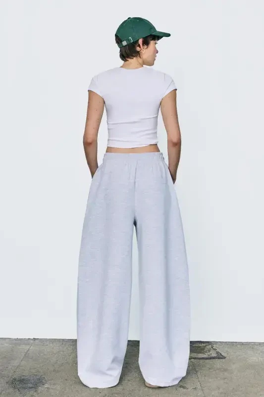 Брюки из хлопка свободного кроя. - BERSHKA