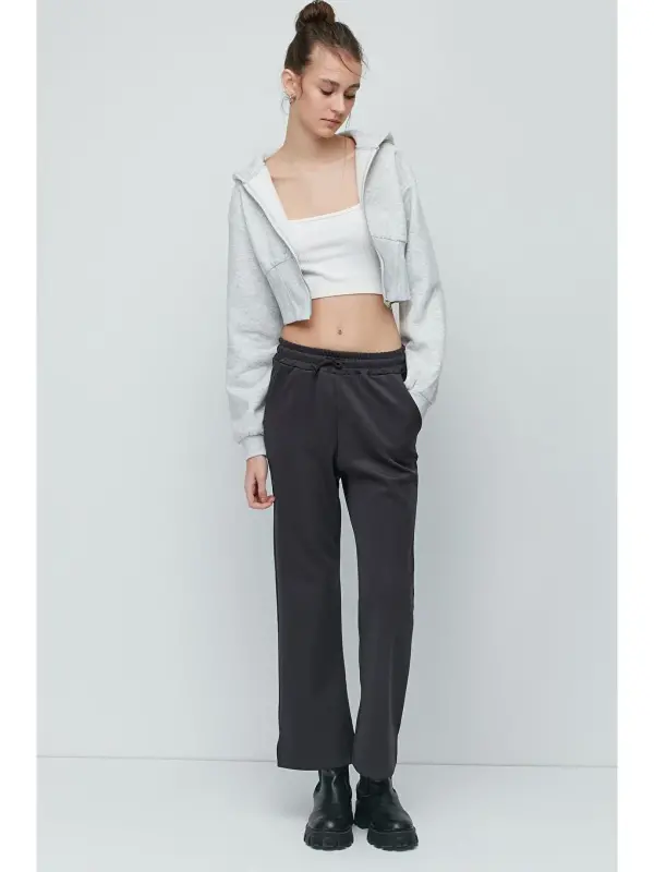 Брюки спортивные с разрезами и расклешенными штанинами, цвет дымчато-серый, модель 843 - 3