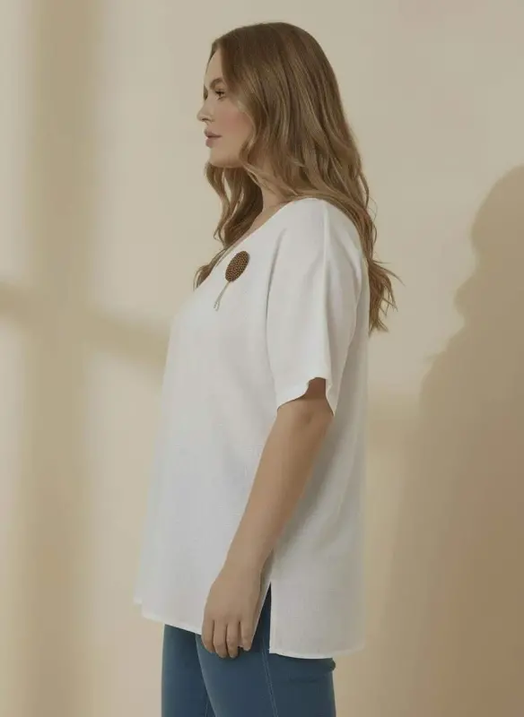 Brooch Detailed V-Neck Women's Plus Size Blouse White - 2