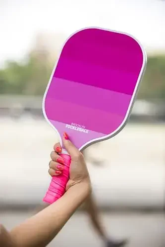 Brooklyn Pickleball Co. | Premium uglerod tolali paddle | USAPA tomonidan tasdiqlangan | Asalari uyasi yadrosi | Yumshoq tutqich | Yagona Pickle-Ball raketkasi | Barcha mahorat darajalari uchun 2025 yilgi zamonaviy Pickle Ball eshkaklari - 3