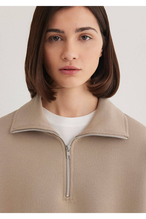 Brown basic sweatshirt with half zip - 6