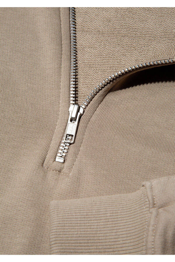 Brown basic sweatshirt with half zip - 7