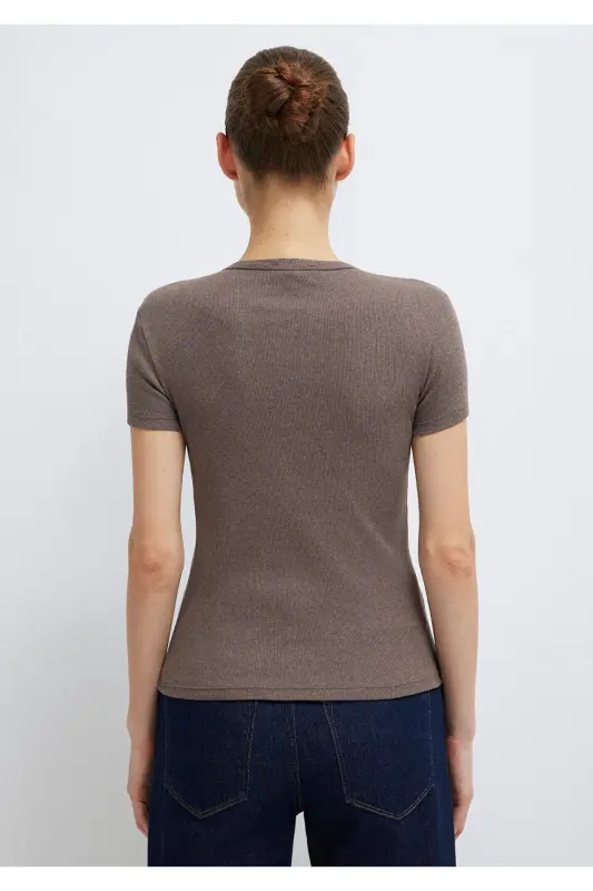 Brown Basic T-Shirt Fitted. - 5