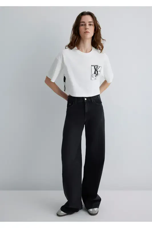 Bugs Bunny Printed White T-Shirt Crop Top - 2