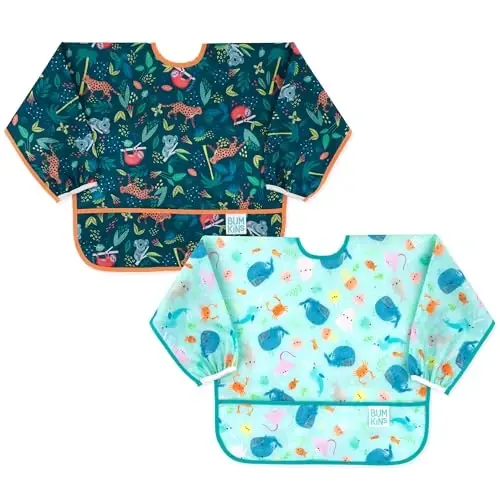 Bumkins - Sleeved Bib - O'g'il bolalar va qizlar uchun, chaqaloqlar va 6-24 oylik bolalar uchun - Yengil, bardoshli, suv o'tkazmaydigan - Uzun yengli bib - Tutqich cho'ntagi - Artib olinadigan va mashinada yuviladigan - Jungle & Ocean - 2 Pack - 1