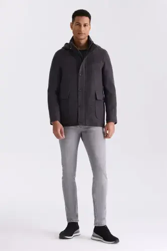 Burgundiya rangi oʻyma naqshli, kapishonli, toʻgʻri yoqali, qoʻltiq boʻshligʻi qulay sport koʻylagi - JAKAMEN (1)