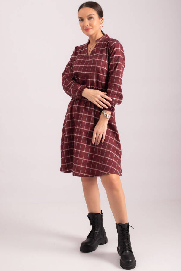 Burgundy V-neck, elastic waist, plaid pattern, flared dress. ARM-24K001041 - 4