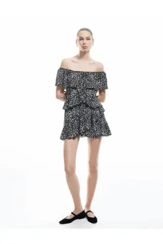 Bürümcük Kayık Yaka Kolsuz Volanlı Katlı Çiçekli Mini Tulum - KOTON (1)