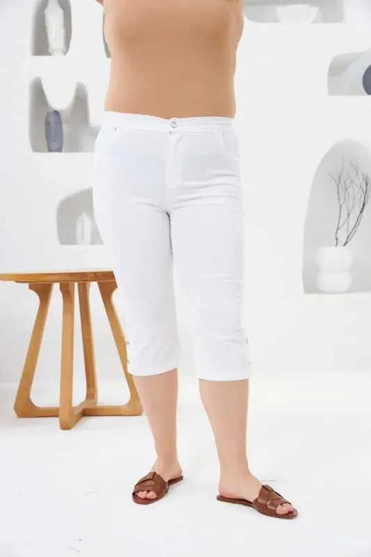 Button Detailed Plus Size White Capri - BÜYÜKBEDENIZ