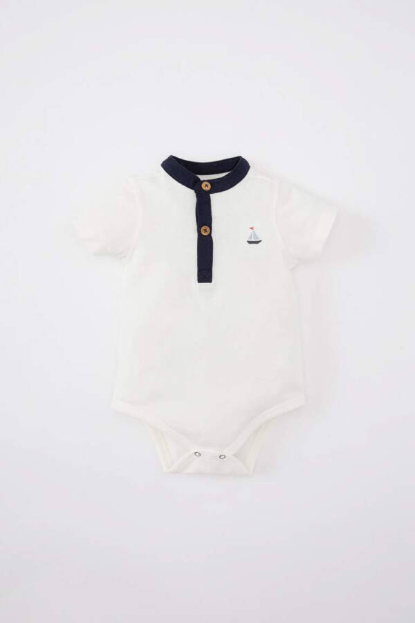 Button-down collar, pique, short-sleeved, snap-button bodysuit for newborn baby boy. Ivory white. - 1