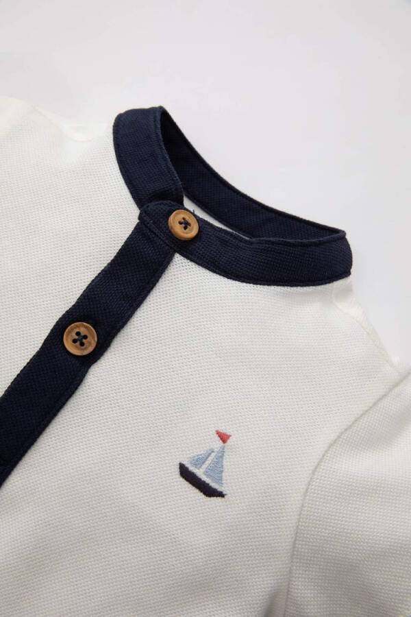 Button-down collar, pique, short-sleeved, snap-button bodysuit for newborn baby boy. Ivory white. - 3