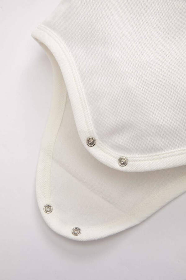 Button-down collar, pique, short-sleeved, snap-button bodysuit for newborn baby boy. Ivory white. - 4