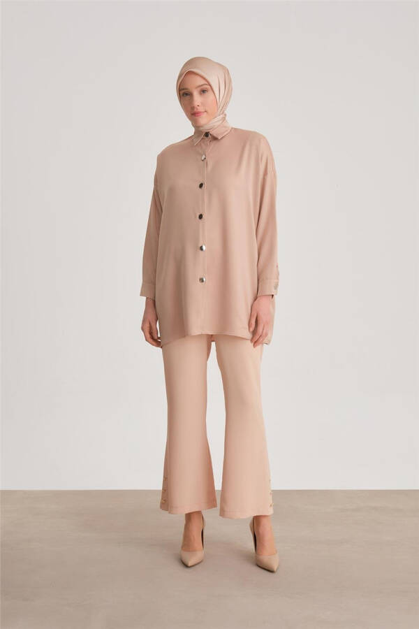 Buttoned flare trousers, camel color. - 6