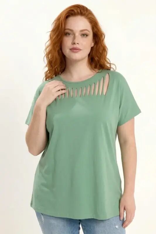 Büyük Beden Bisiklet Yaka Kesik Detaylı Oversize Tişört - Büyükbedeniz