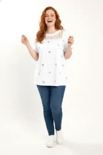 Büyük Beden İşlemeli Kalp Detaylı T shirt - Büyükbedeniz (1)
