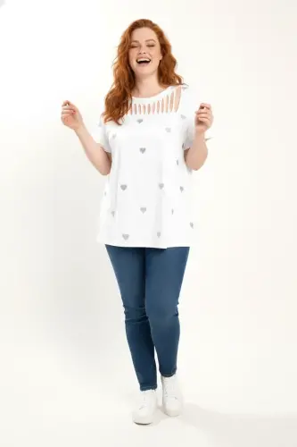 Büyük Beden İşlemeli Kalp Detaylı T shirt - Büyükbedeniz (1)