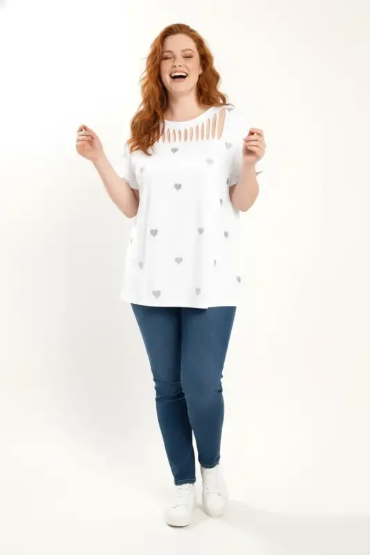 Büyük Beden İşlemeli Kalp Detaylı T shirt - 2