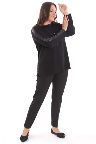 Büyük Beden Kolu Deri Şerit Detaylı Kendinden Taşlı Siyah Bluz - BÜYÜKBEDENIZ (1)