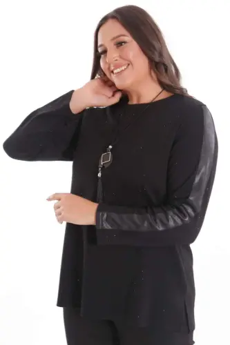 Büyük Beden Kolu Deri Şerit Detaylı Kendinden Taşlı Siyah Bluz - 5