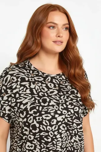 Büyük Beden Kuş Gözü Detaylı Leopar Desenli T-shirt - Büyükbedeniz (1)