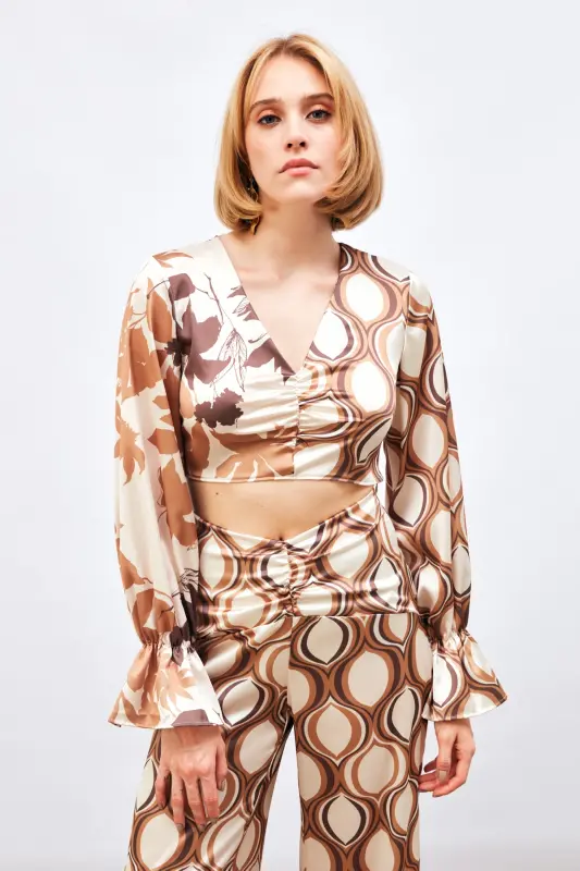 Büzgili detallik naqshli bluza - CAMEL - 4