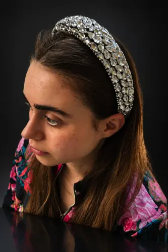 BYM Kadın Gümüş Full Cam Taşlı Geniş Gelin Saç Tacı El Dikimi Kutulu Nikah Düğün - Diamond Silver - ByMerve (1)