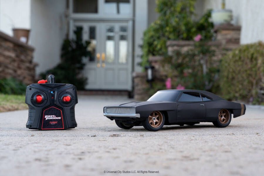 Быстрые и яростные 1: 16 Радиоуправляемая модель автомобиля Дома 1968 Dodge Charger Widebody (чёрный) - 2