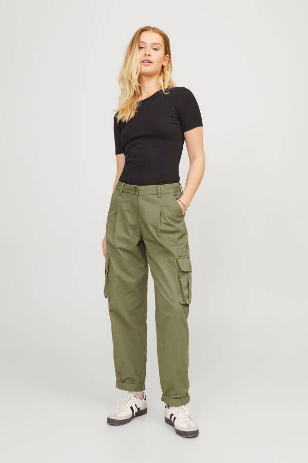 Cargo pants with functional pockets - Maddy - 7