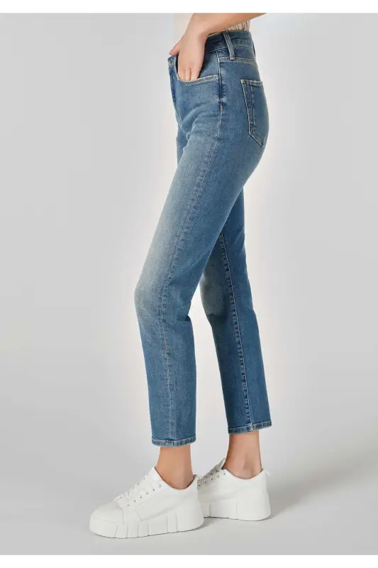 Carla Slim Fit oddiy bel to'g'ri oyoqli ko'k ayollar jinsi shimini. - 4
