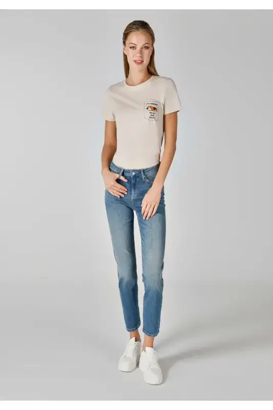 Carla Slim Fit straight leg blue jeans for women. - COLIN’S