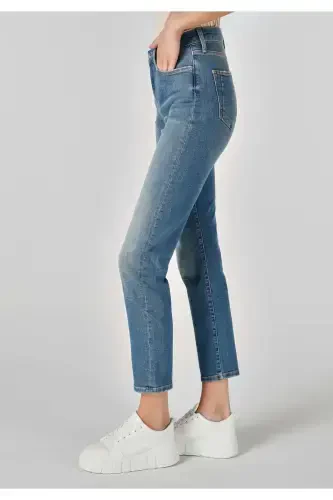 Carla Slim Fit straight leg blue jeans for women. - 4