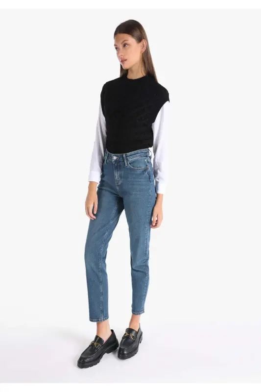 Carla Straight Leg Mid Rise Blue Denim Women's Pants - COLIN'S