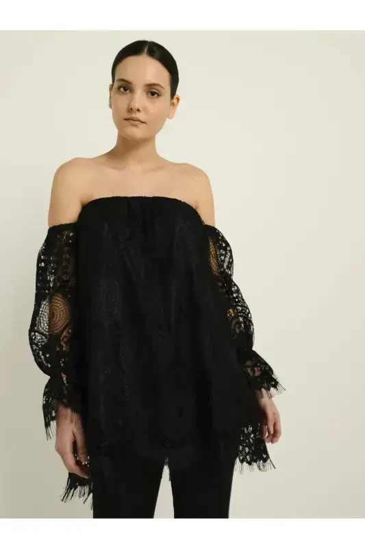 Carmen Yoqasidagi Qora Bluzka Dantel Qisma bilan 27792 - SERPIL