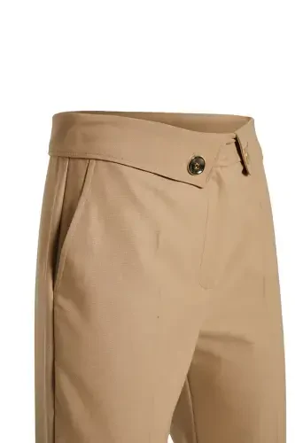 Carrot Form Classic Trousers-Beige - AKER (1)