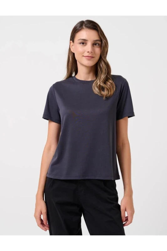 Черная базовая футболка с коротким рукавом и круглым вырезом - 1