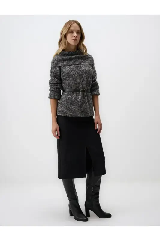 Черная юбка-миди с разрезом, зауженного кроя, с высокой талией. - 2