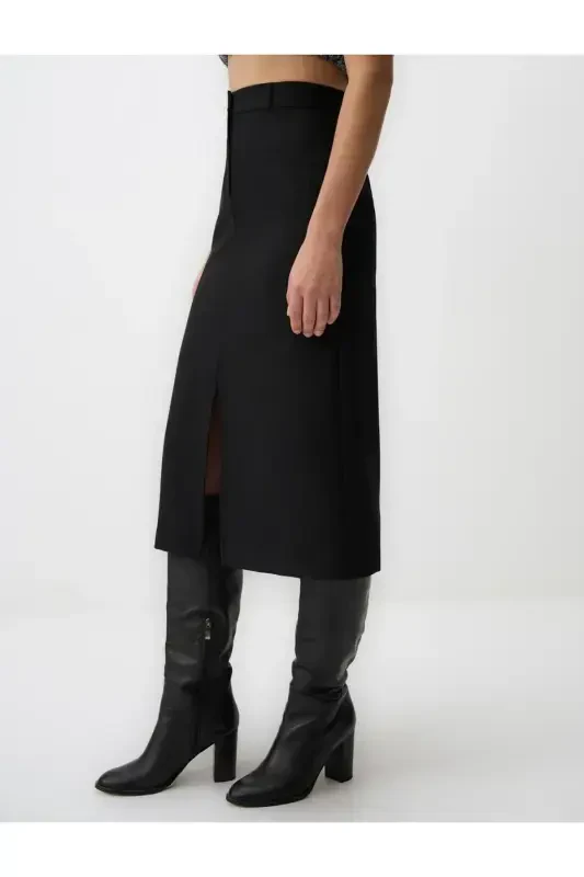 Черная юбка-миди с разрезом, зауженного кроя, с высокой талией. - 4