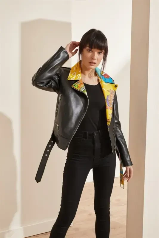 Черная кожаная куртка-байкер для женщин Ikigai The City Istanbul с принтом, поясом и молнией - 2